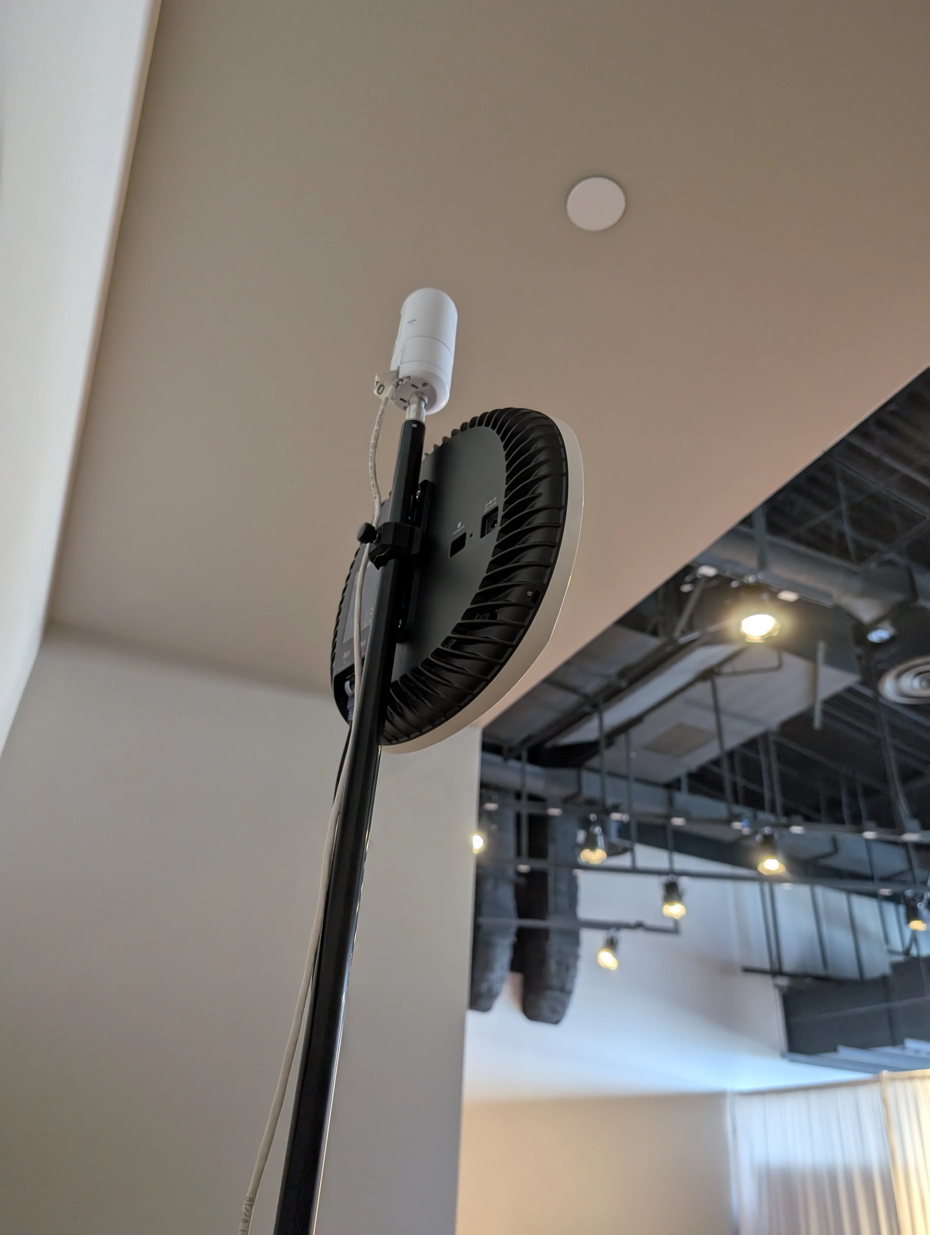 Aruba 5xx mount, rear detail